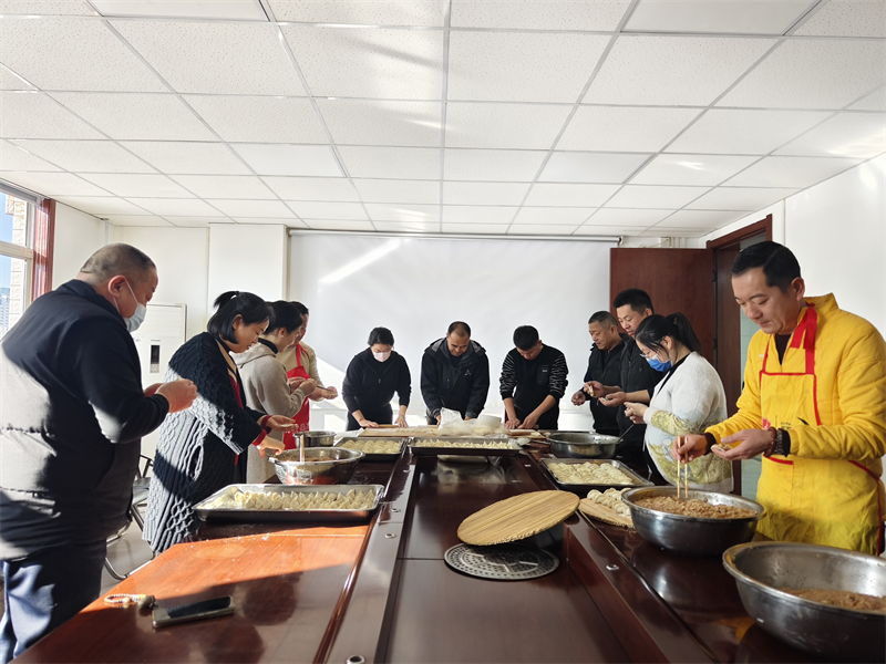 鄭州建投通訊管線有限公司開展“包餃子、迎冬至”活動